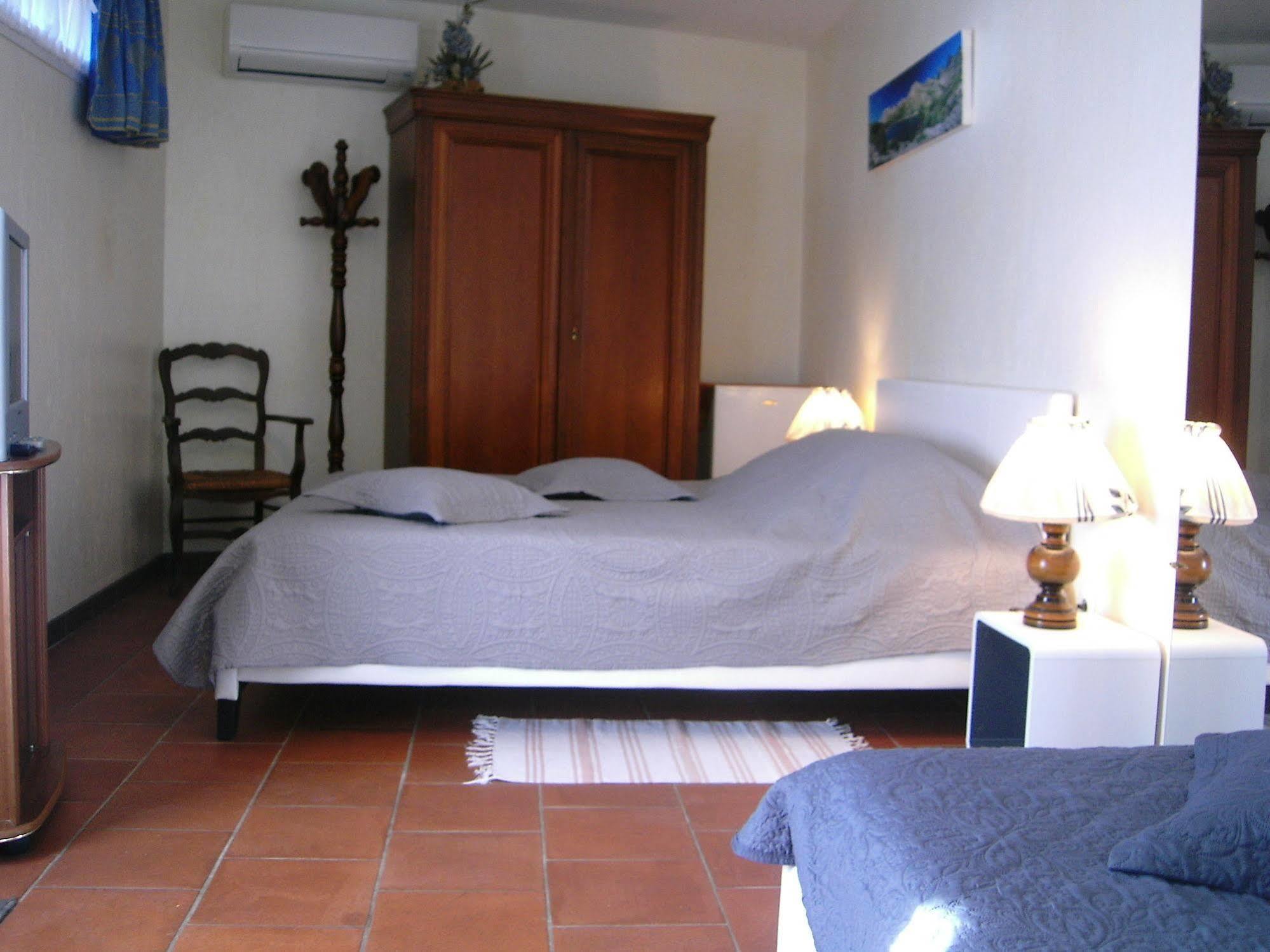 Mas Aurélia B&B Fréjus Kültér fotó